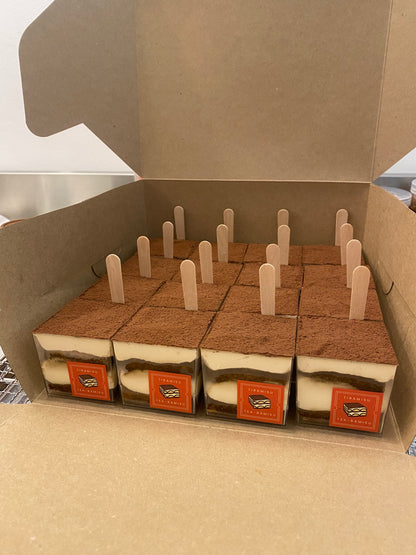 Customisable Tiramisu Party Box (16 Cups)